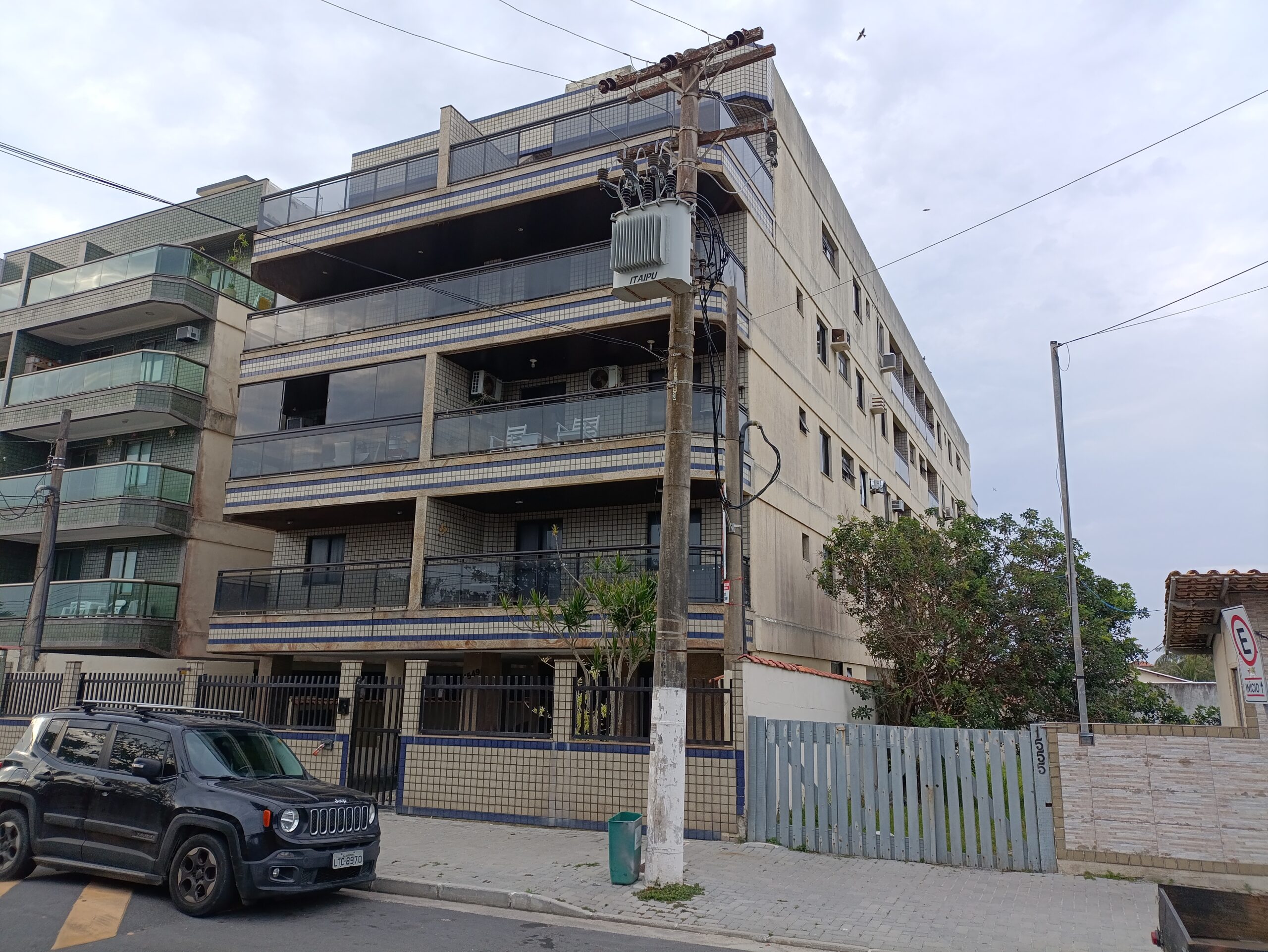 CÓD. 244 - APARTAMENTO LATERAL EM ITAÚNA