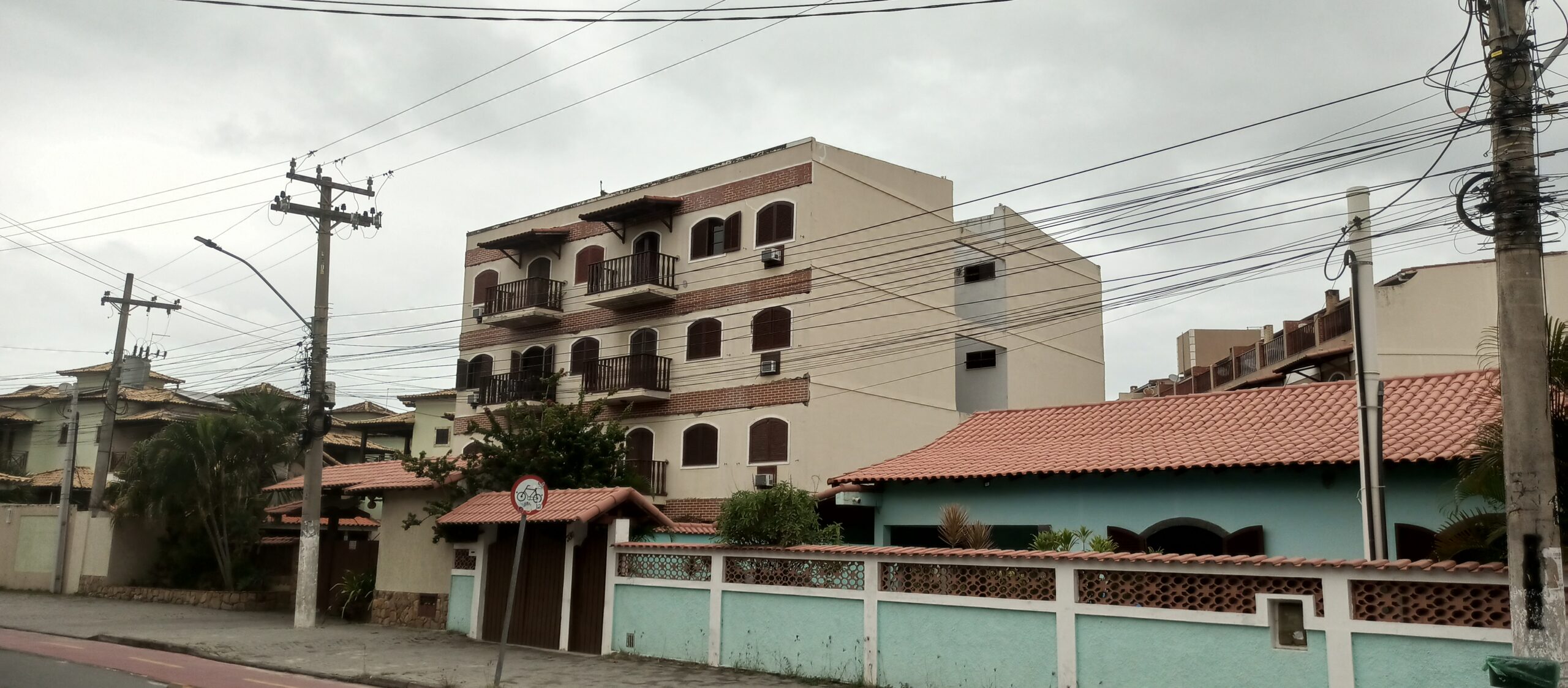 CÓD. 241 - APARTAMENTO PÉ NA ÁREIA EM ITAÚNA